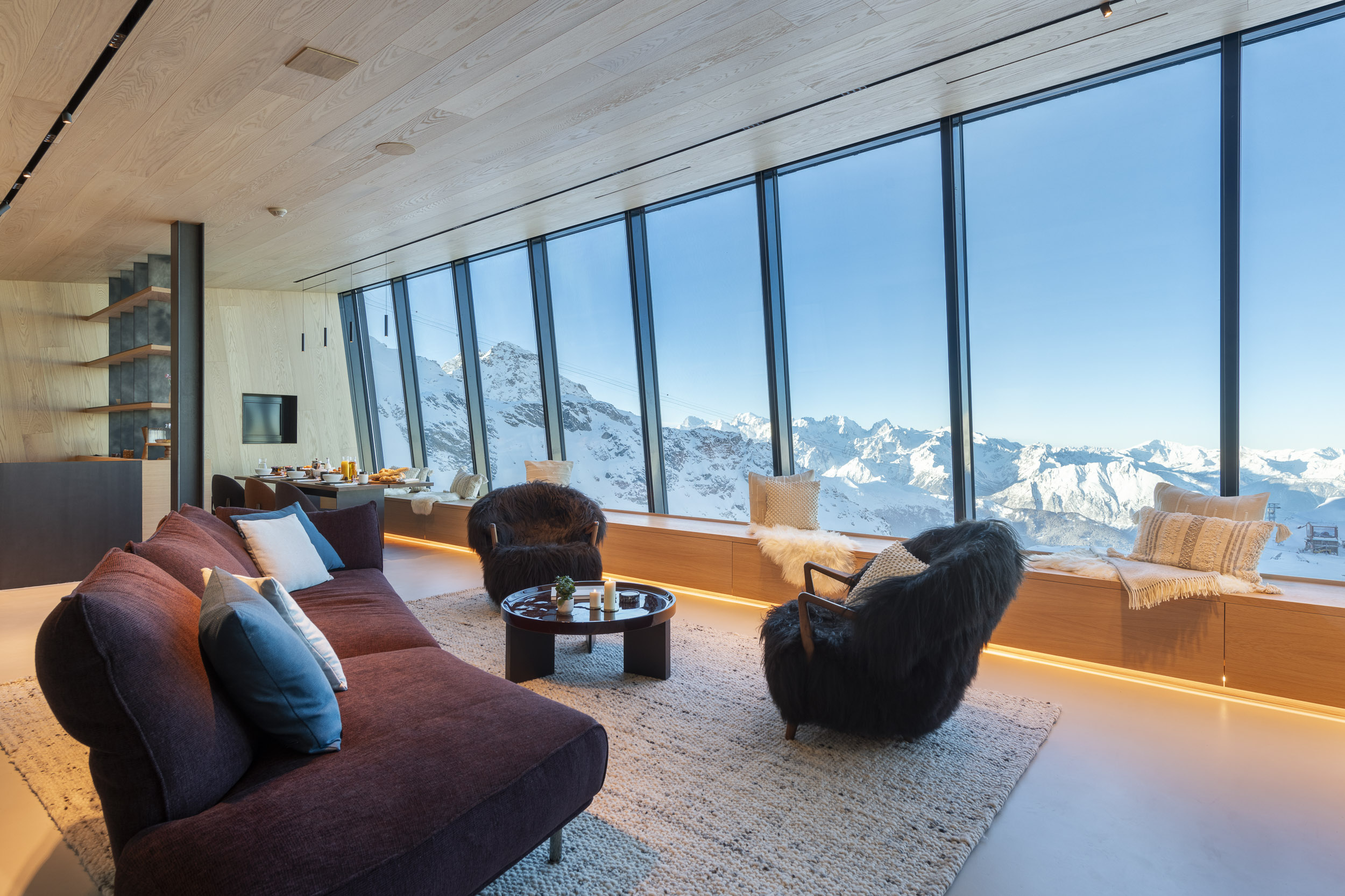Cabane Tortin at dusk
